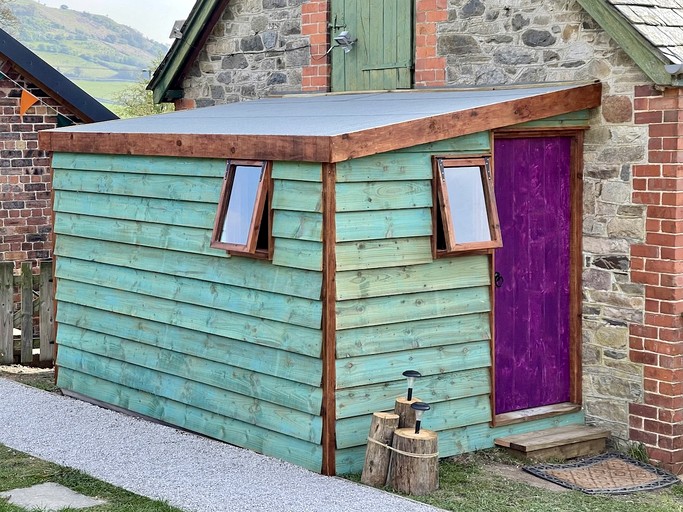 Cabins (United Kingdom, Shropshire, England)