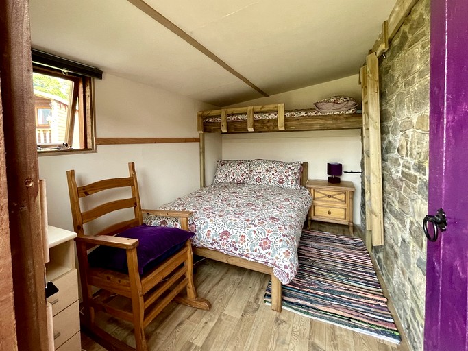 Cabins (United Kingdom, Shropshire, England)