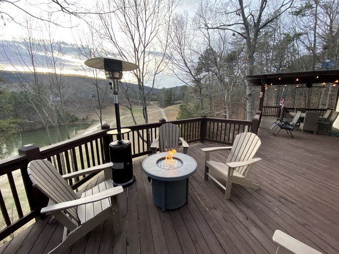 This gorgeous Lake Arrowhead vacation rental is perfect for getaways in Georgia.
