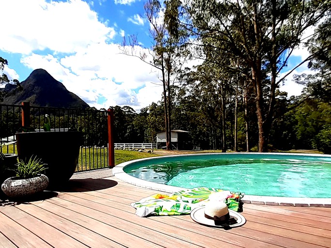 Barns (Sunshine Coast, Queensland, Australia)