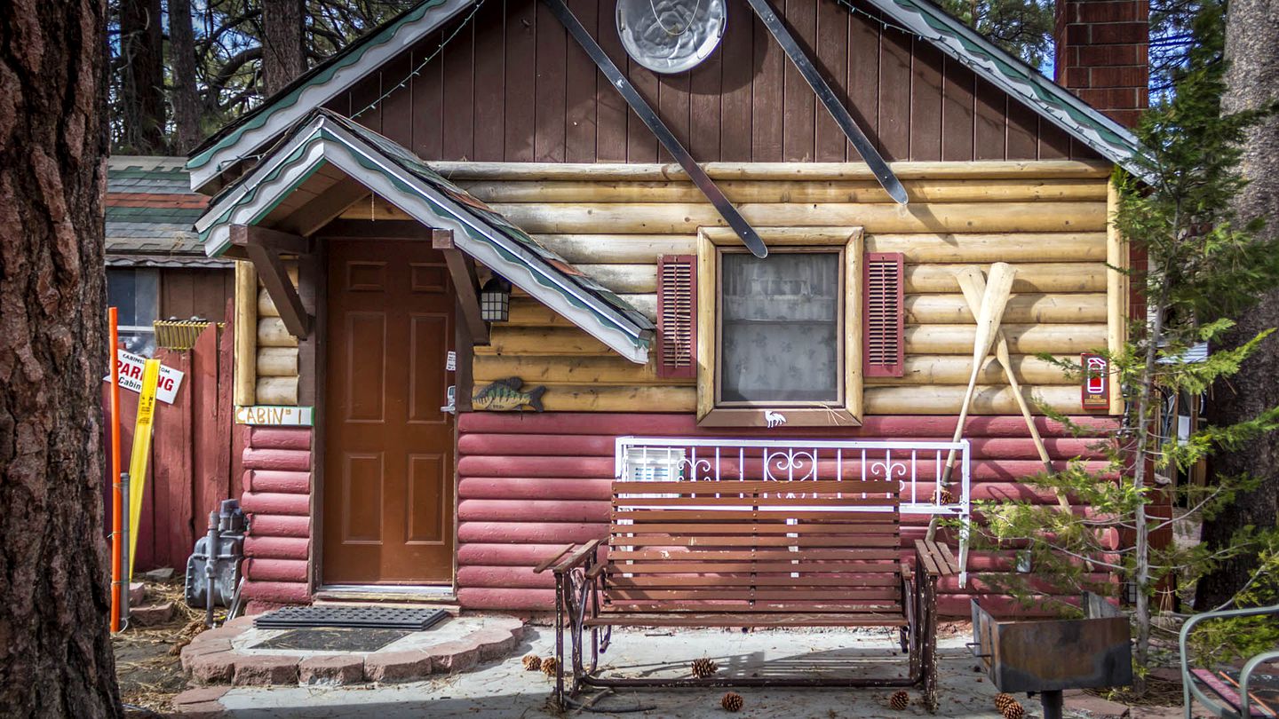 Cabins (Big Bear Lake, California, United States of America)