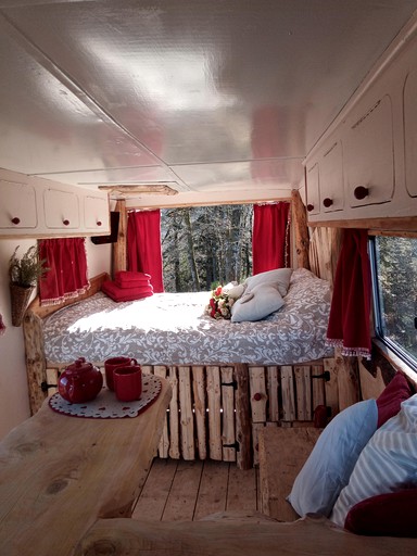 Caravans (Nouvelle-Aquitaine, France)