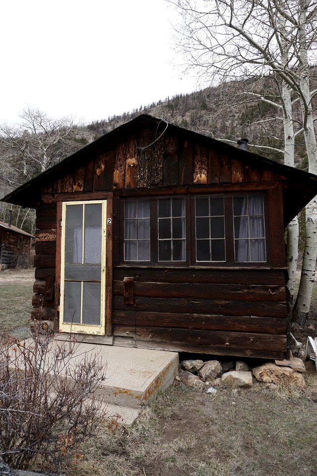 Off-Grid Pet Friendly Cabin in Bellvue, Colorado, Perfect for a Glamping Retreat in the Mountains