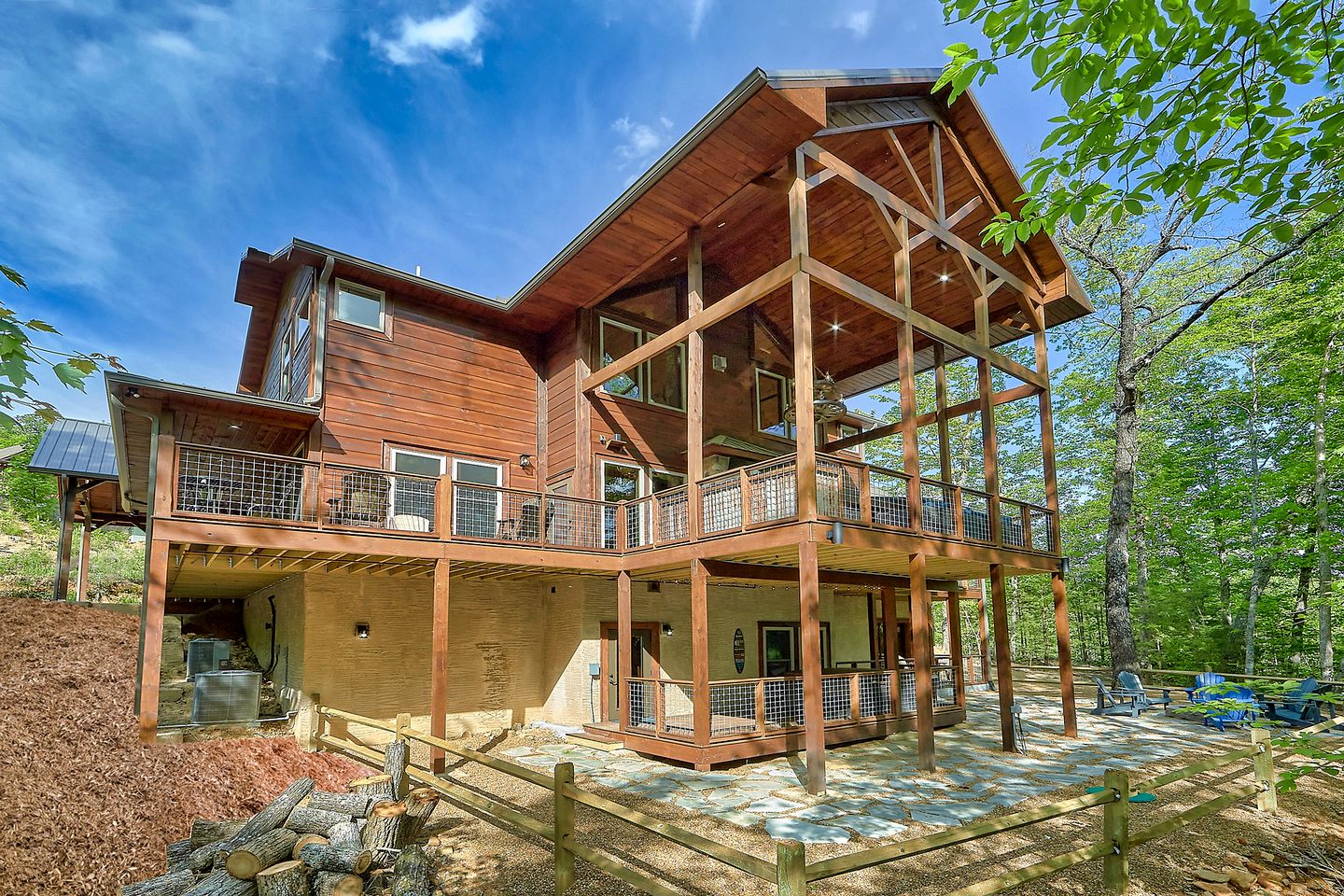 Amazing Glamping Site with Home Theater, Hot Tub and Games Room near the Great Smokies, Tennessee