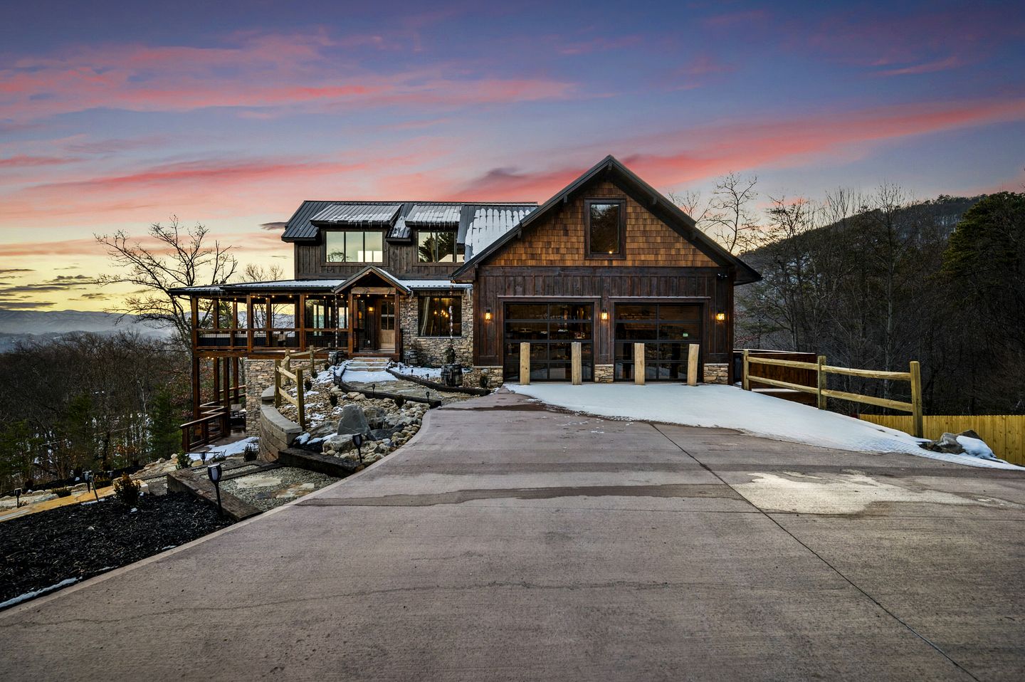 Luxurious Cabin with Game Room and Hot-tub in Sevierville, Tennessee