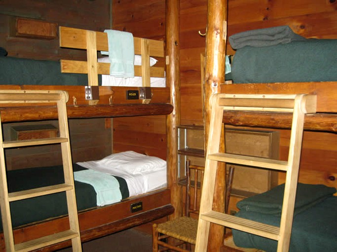 Cabins (Lake George, New York, United States)