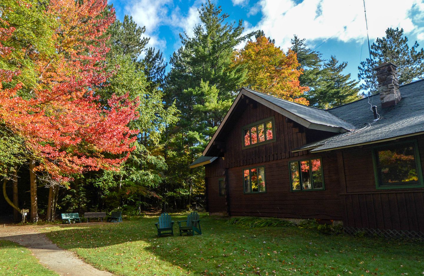 Cabins (Lake George, New York, United States)