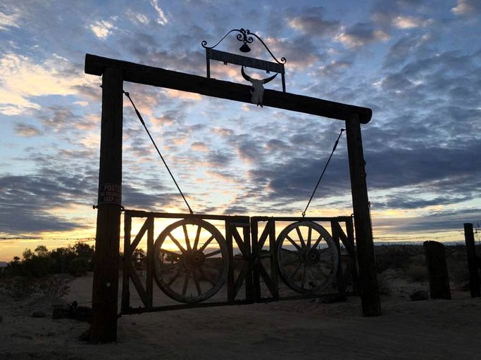 Cabins (Twentynine Palms, California, United States)