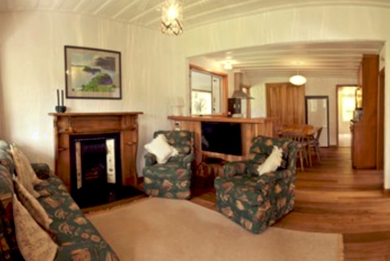 Cottages (Kuaotunu, North Island, New Zealand)