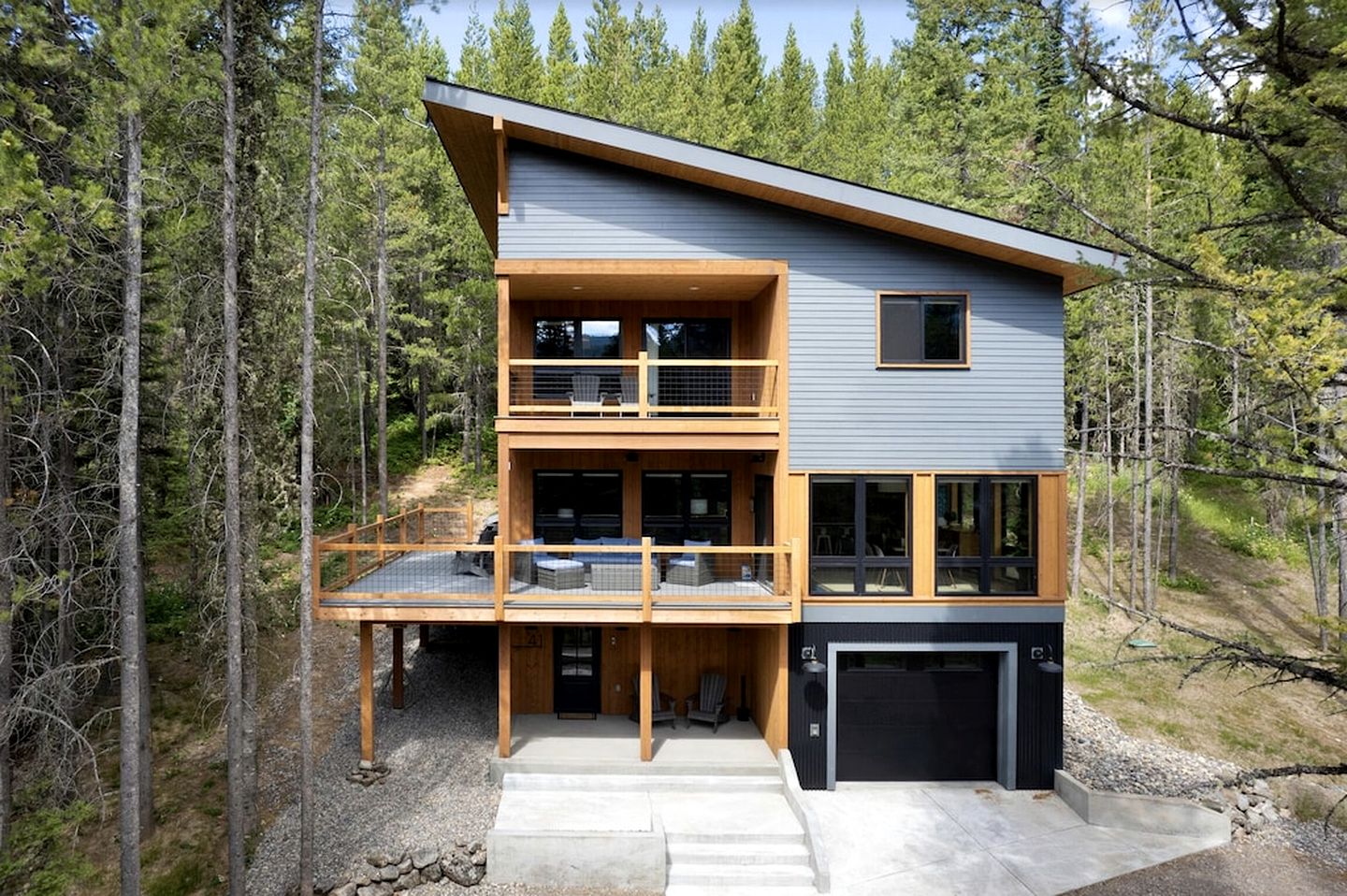 Mountain Cabin with Elegant Chic Interior and Deck in Montana