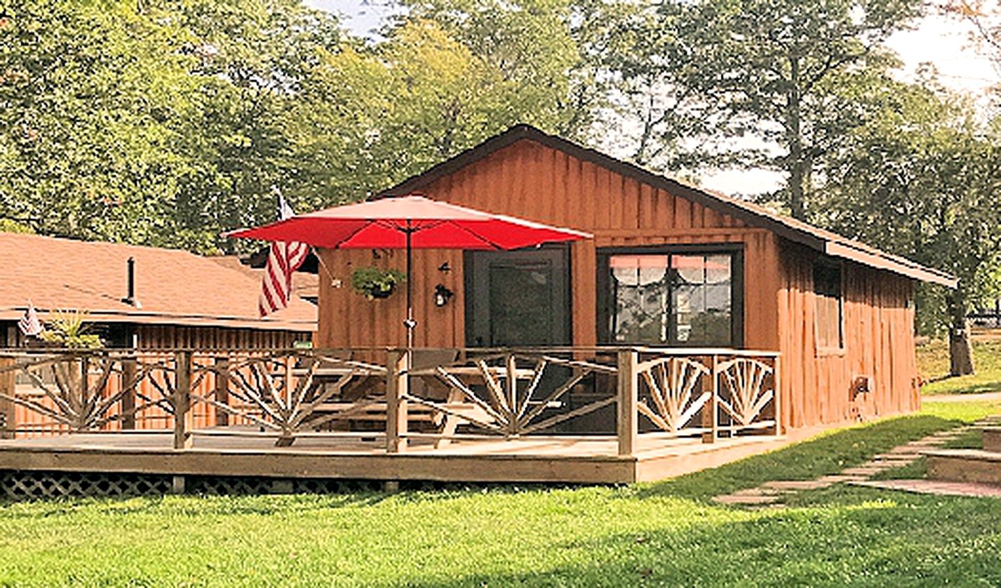 Cabins (West Branch, Michigan, United States)