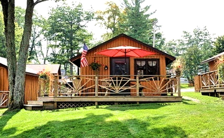 Cabins (West Branch, Michigan, United States)
