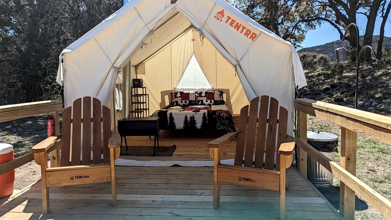 Snug Safari Tent for Glamping Getaways to Texas Hill Country | Safari Tents (Bandera, Texas, United States of America)