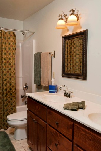 Family-Friendly Cabin Rental for Six on Nantahala Mountain with White Water Rafting in North Carolina | Cabins (Topton, North Carolina, United States