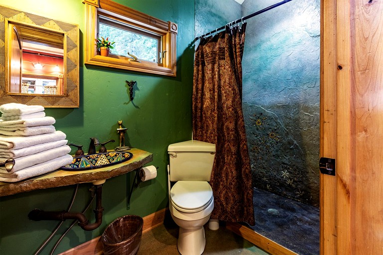 Idyllic Suite Rental for a Relaxing Weekend Getaway in Northern Idaho | Nature Lodges (Sandpoint, Idaho, United States of America)