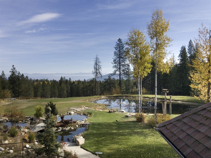 Gorgeous Vacation Rental with Inspiring Views in Sandpoint, Idaho | Log Cabins (Sandpoint, Idaho, United States of America)