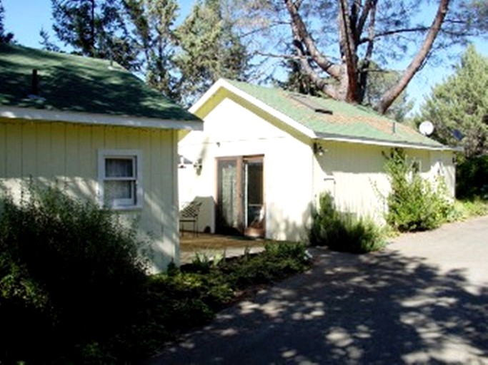 Cottages (Middletown, California, United States)