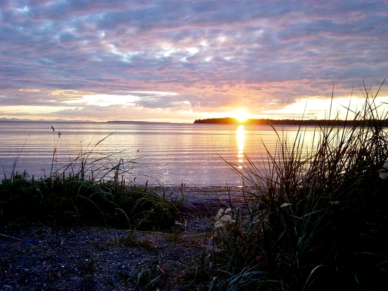 Relaxing Coastal Getaway with Bay Views in Blaine, Washington