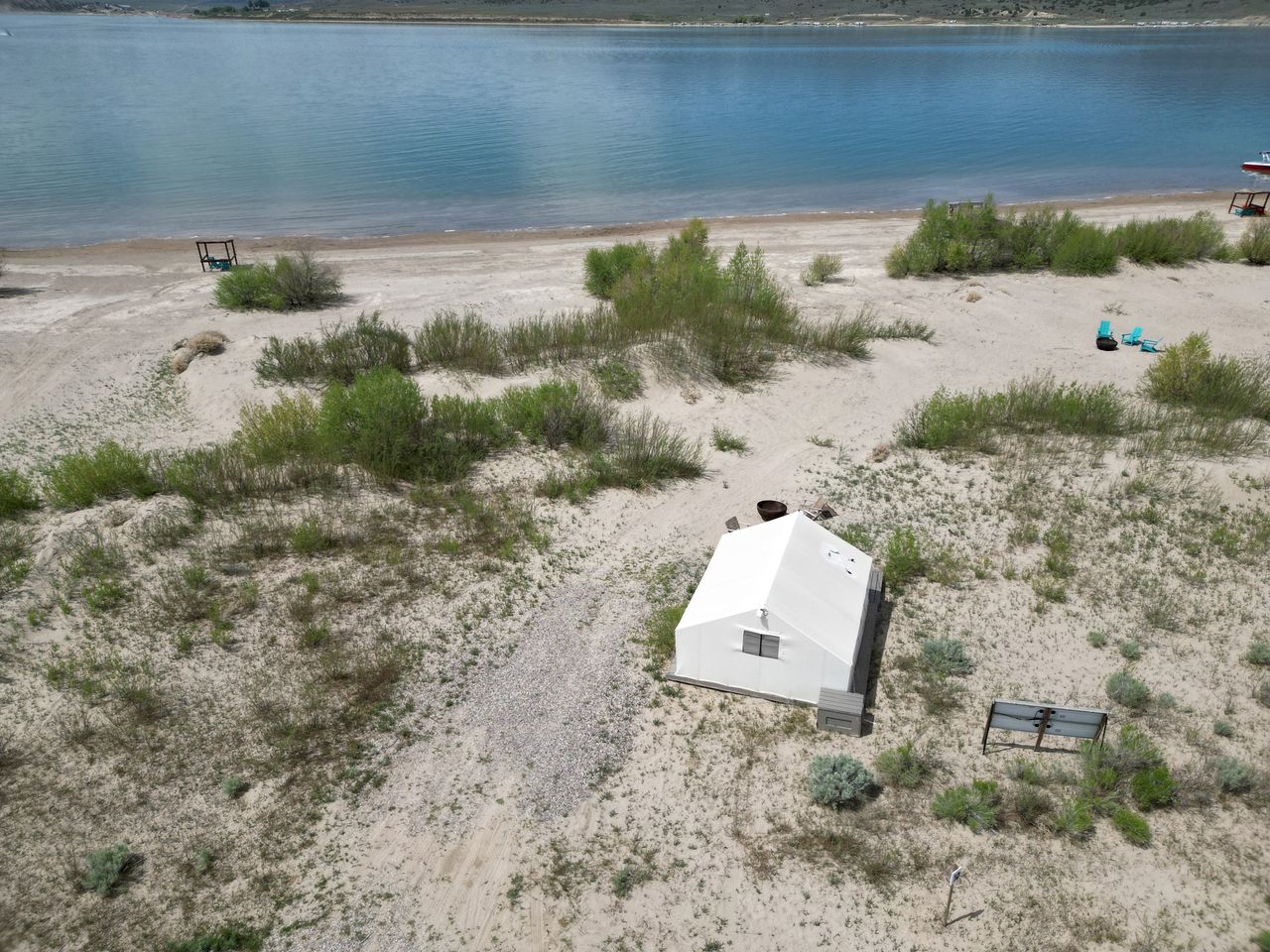 Spacious Pet-Friendly Safari Tent on Yuba Lake with Spectacular Views for a Memorable Glamping Escape in Utah