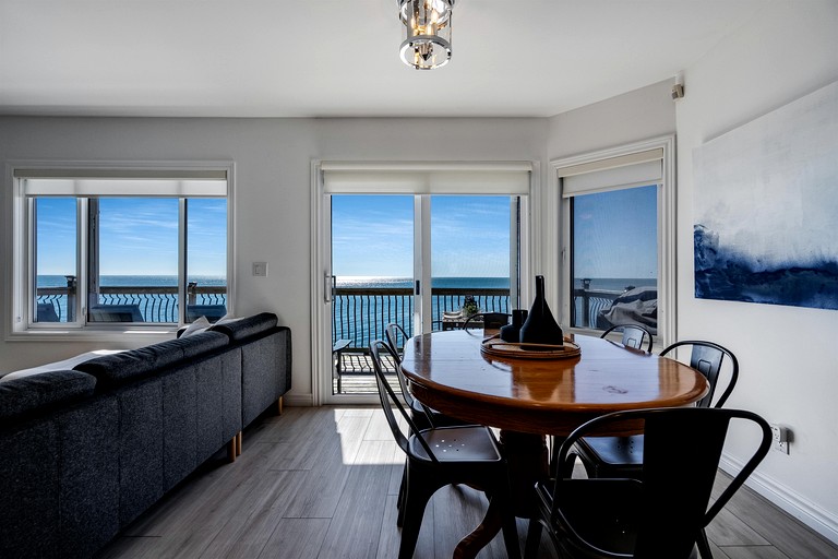 Cottages (Canada, Leamington, Ontario)