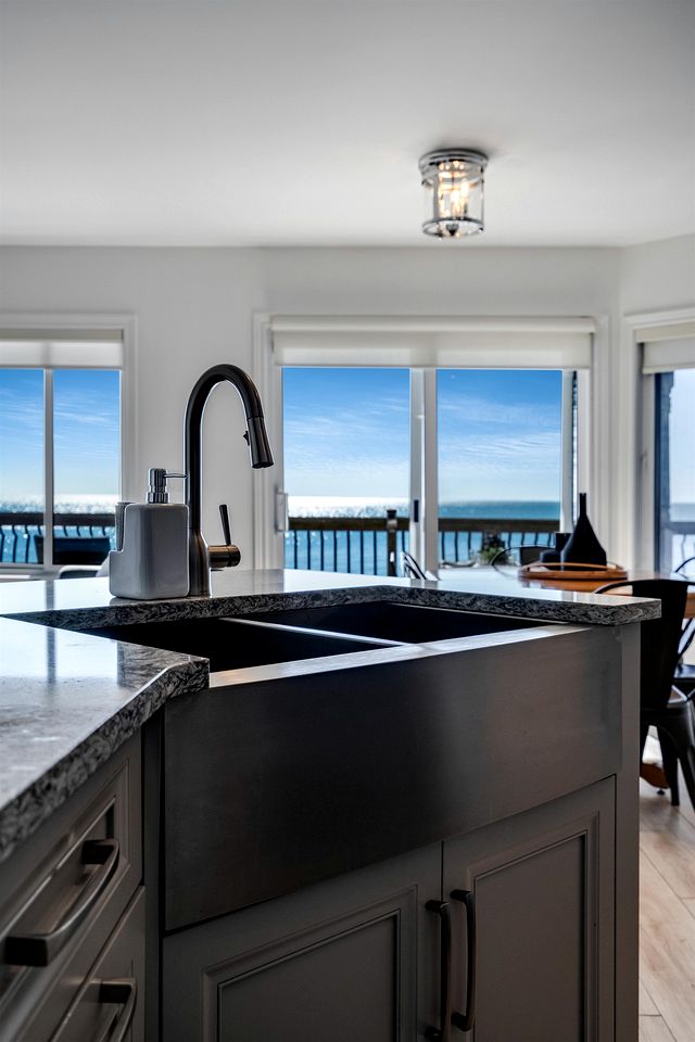 Beachfront Cottage with Stunning Sights in Leamington, Ontario