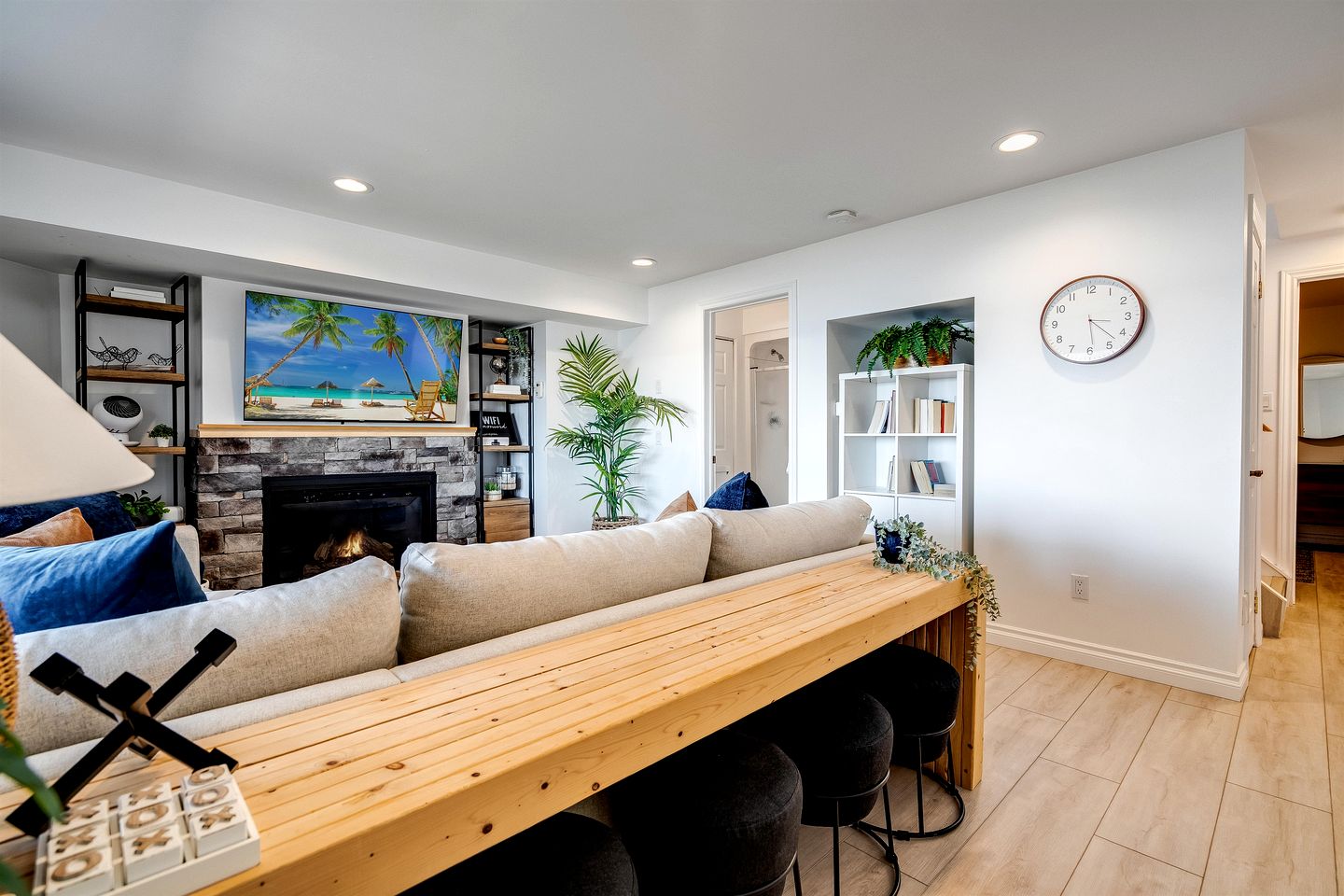 Beachfront Cottage with Stunning Sights in Leamington, Ontario