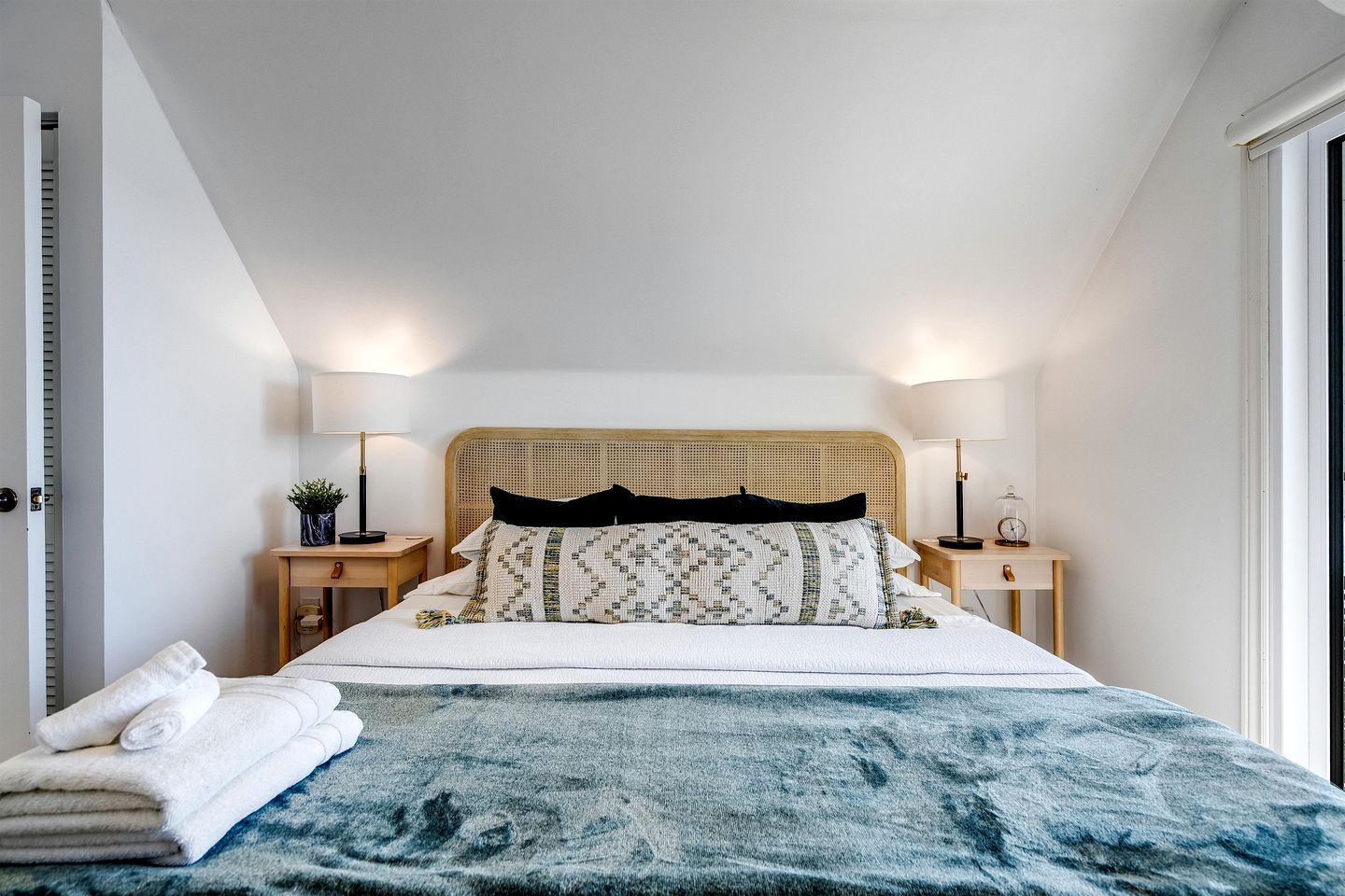 Beachfront Cottage with Stunning Sights in Leamington, Ontario