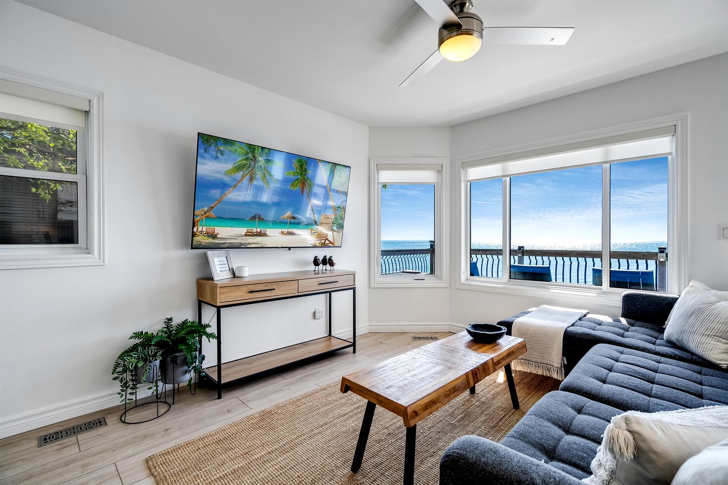 Beachfront Cottage with Stunning Sights in Leamington, Ontario