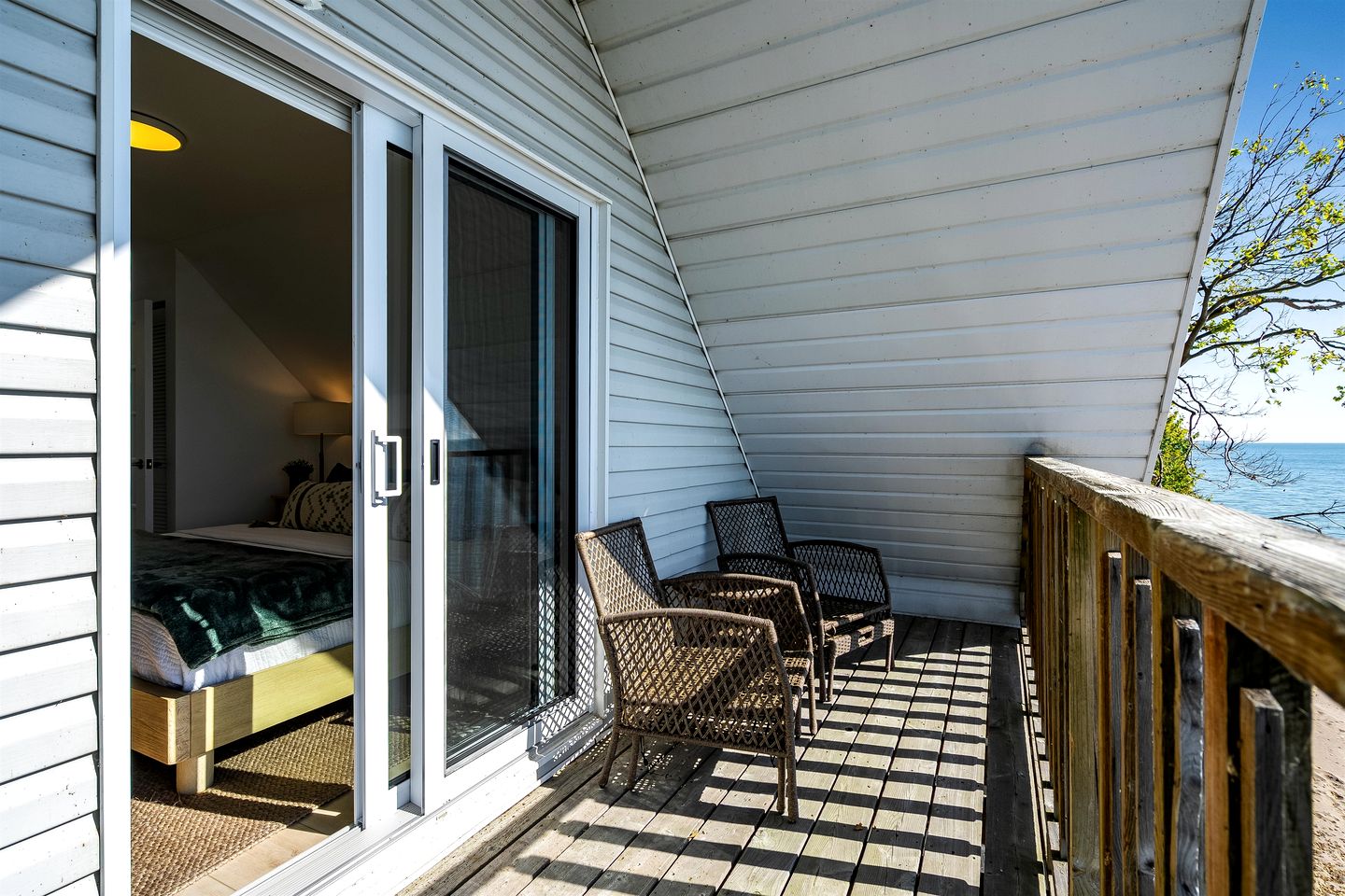 Beachfront Cottage with Stunning Sights in Leamington, Ontario