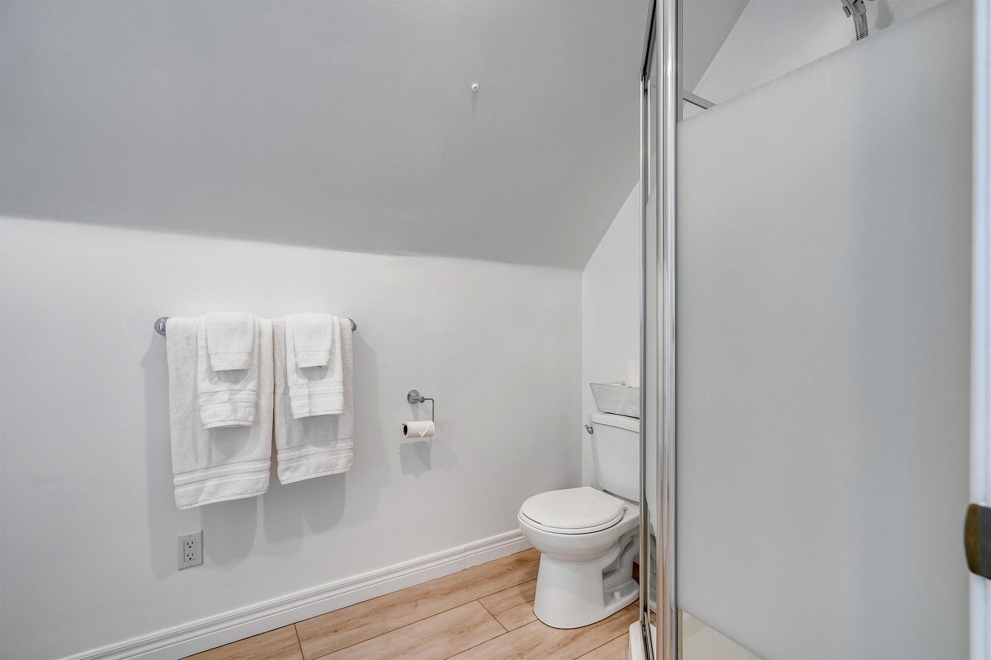 Beachfront Cottage with Stunning Sights in Leamington, Ontario