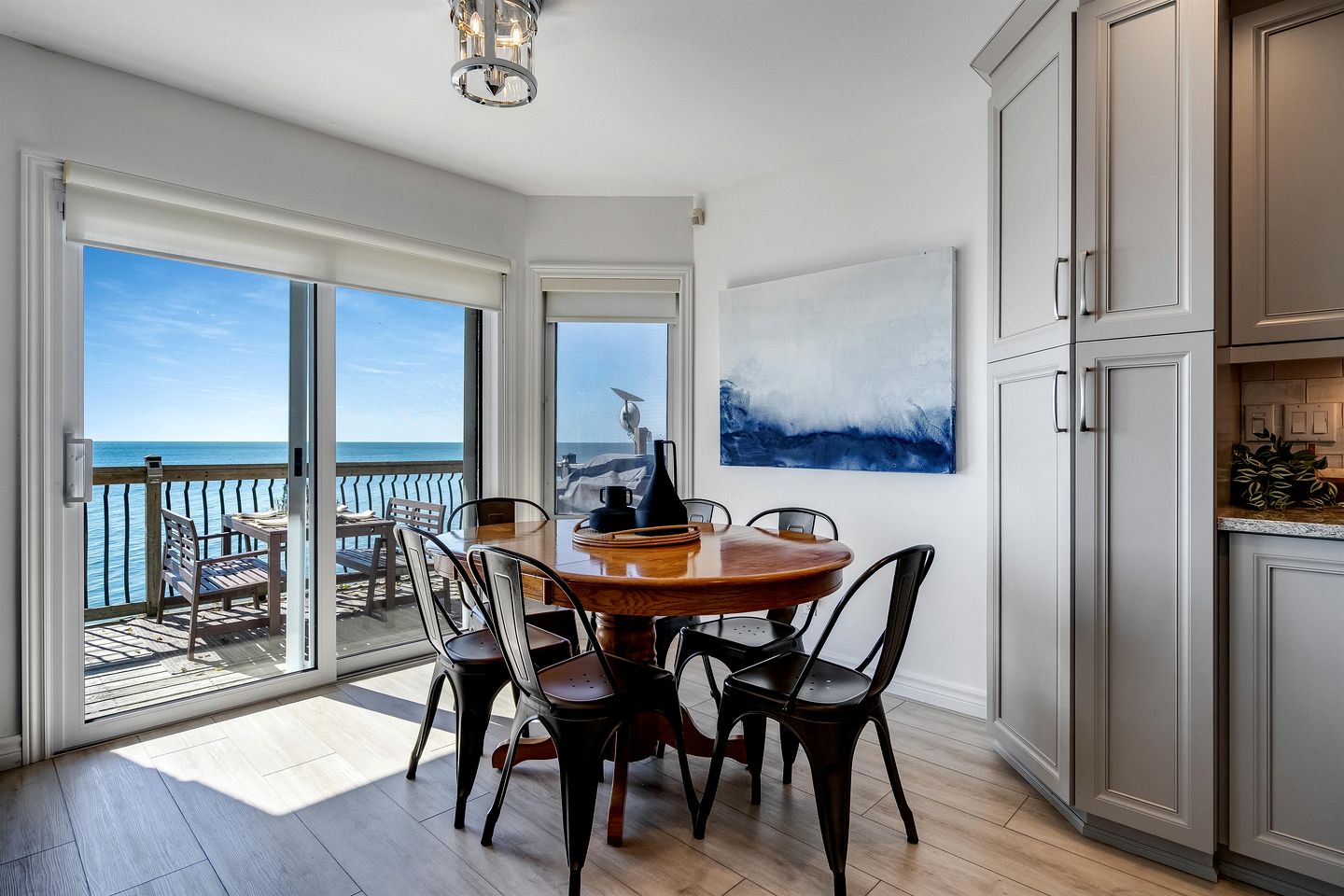 Beachfront Cottage with Stunning Sights in Leamington, Ontario