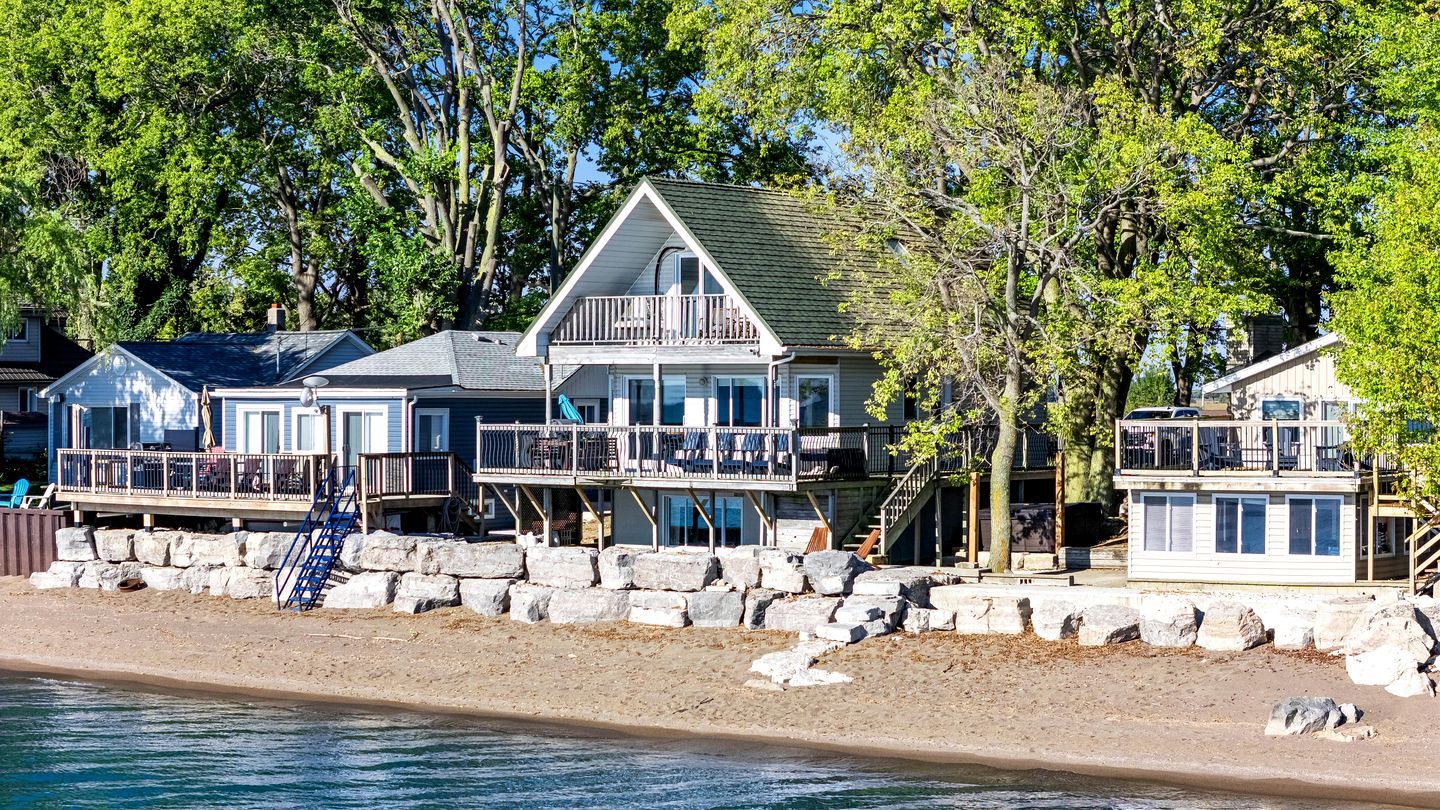 Cottages (Canada, Leamington, Ontario)