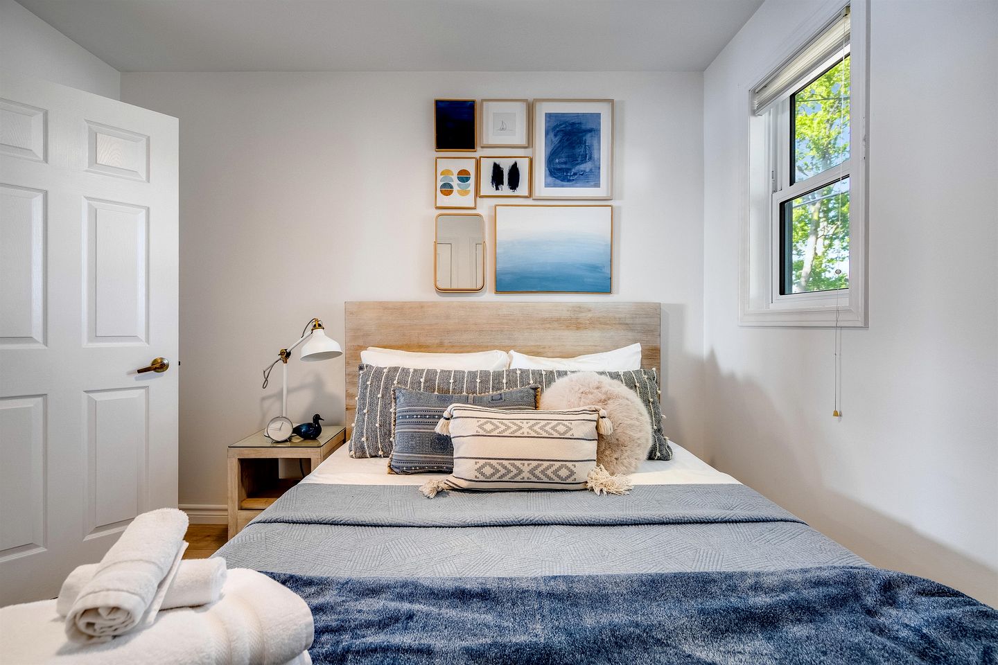 Beachfront Cottage with Stunning Sights in Leamington, Ontario