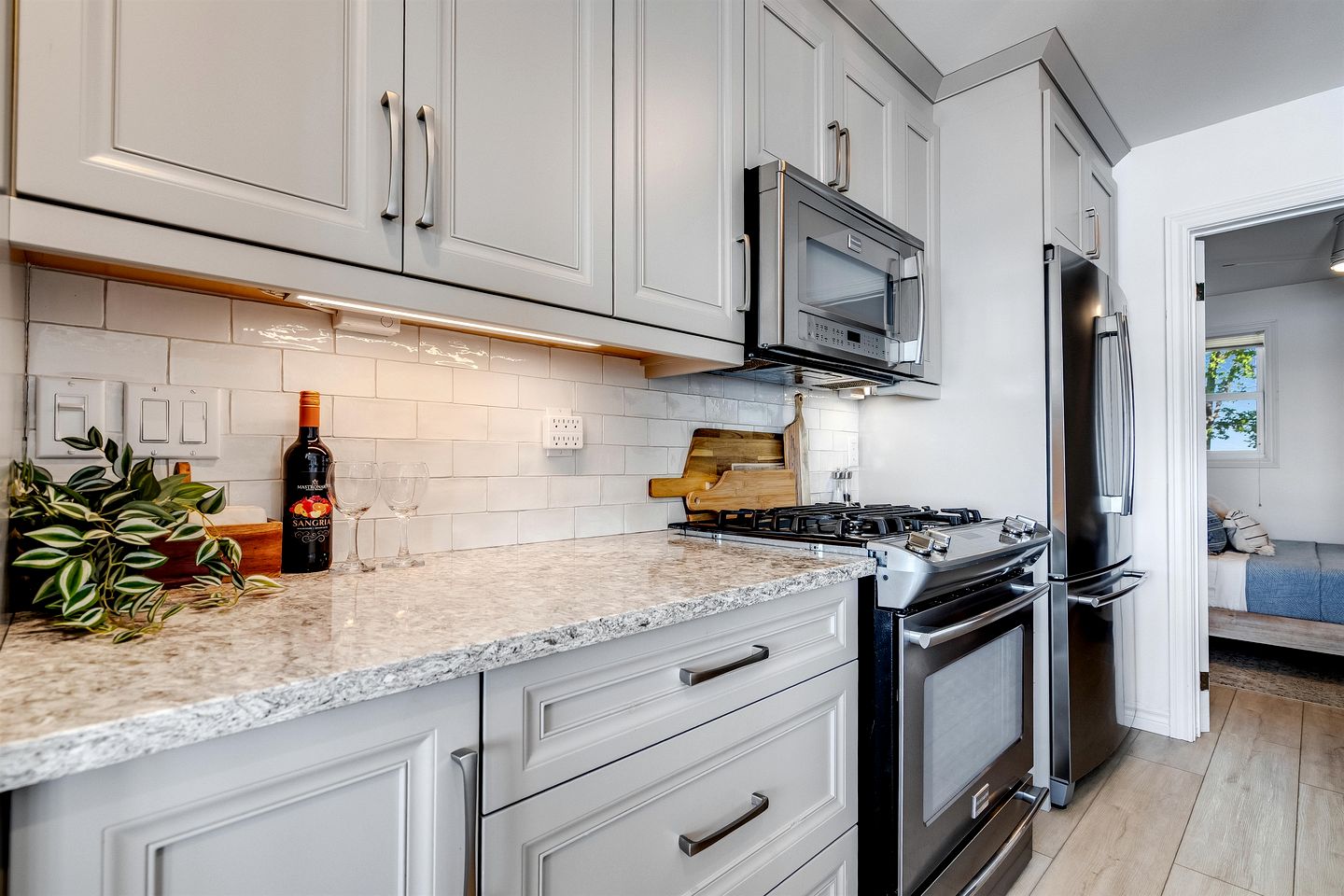 Beachfront Cottage with Stunning Sights in Leamington, Ontario