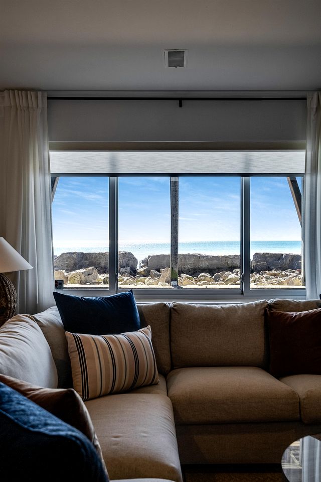 Beachfront Cottage with Stunning Sights in Leamington, Ontario