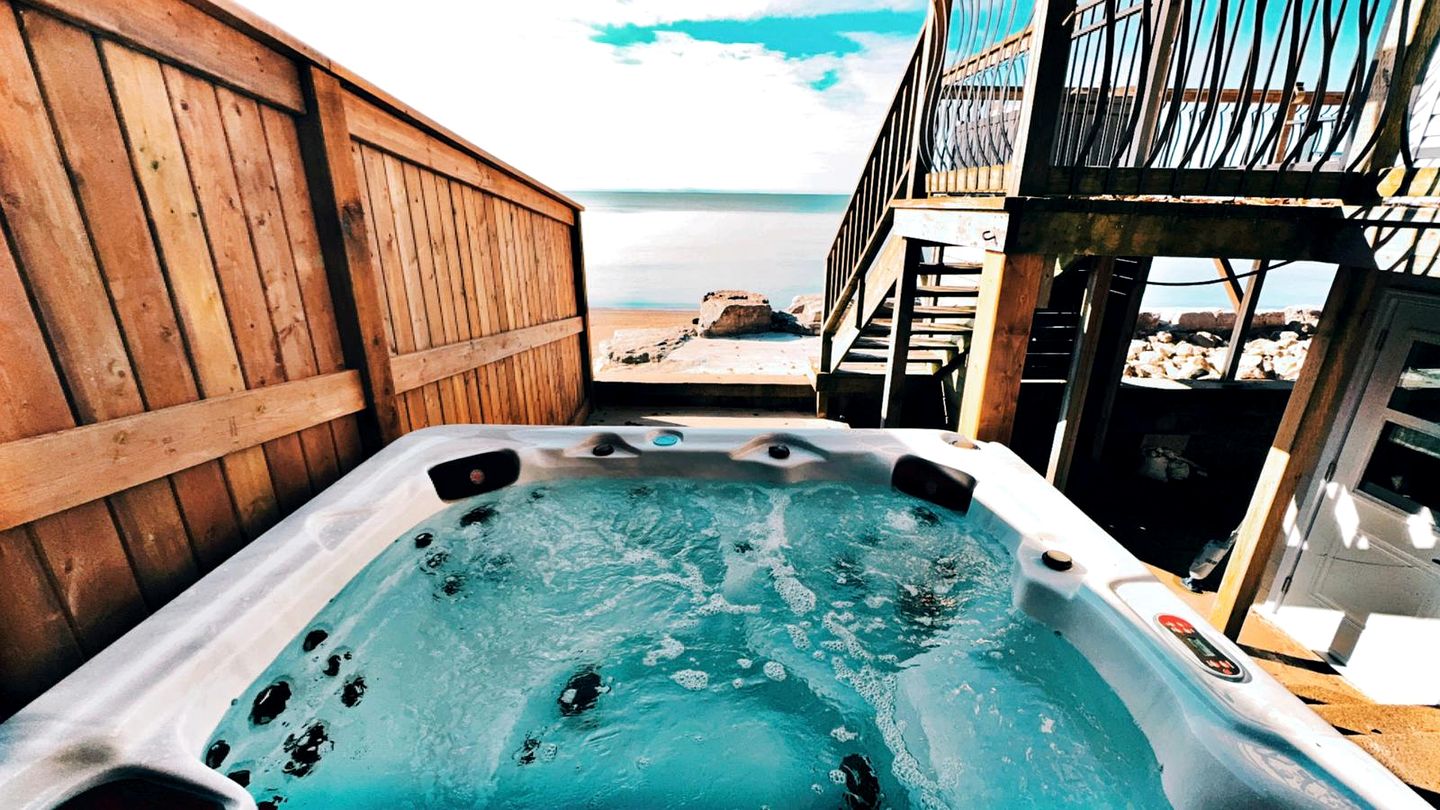 Beachfront Cottage with Stunning Sights in Leamington, Ontario