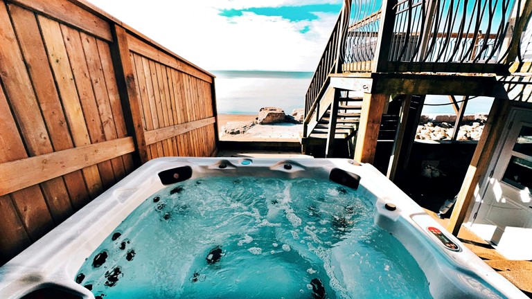 Cottages (Canada, Leamington, Ontario)