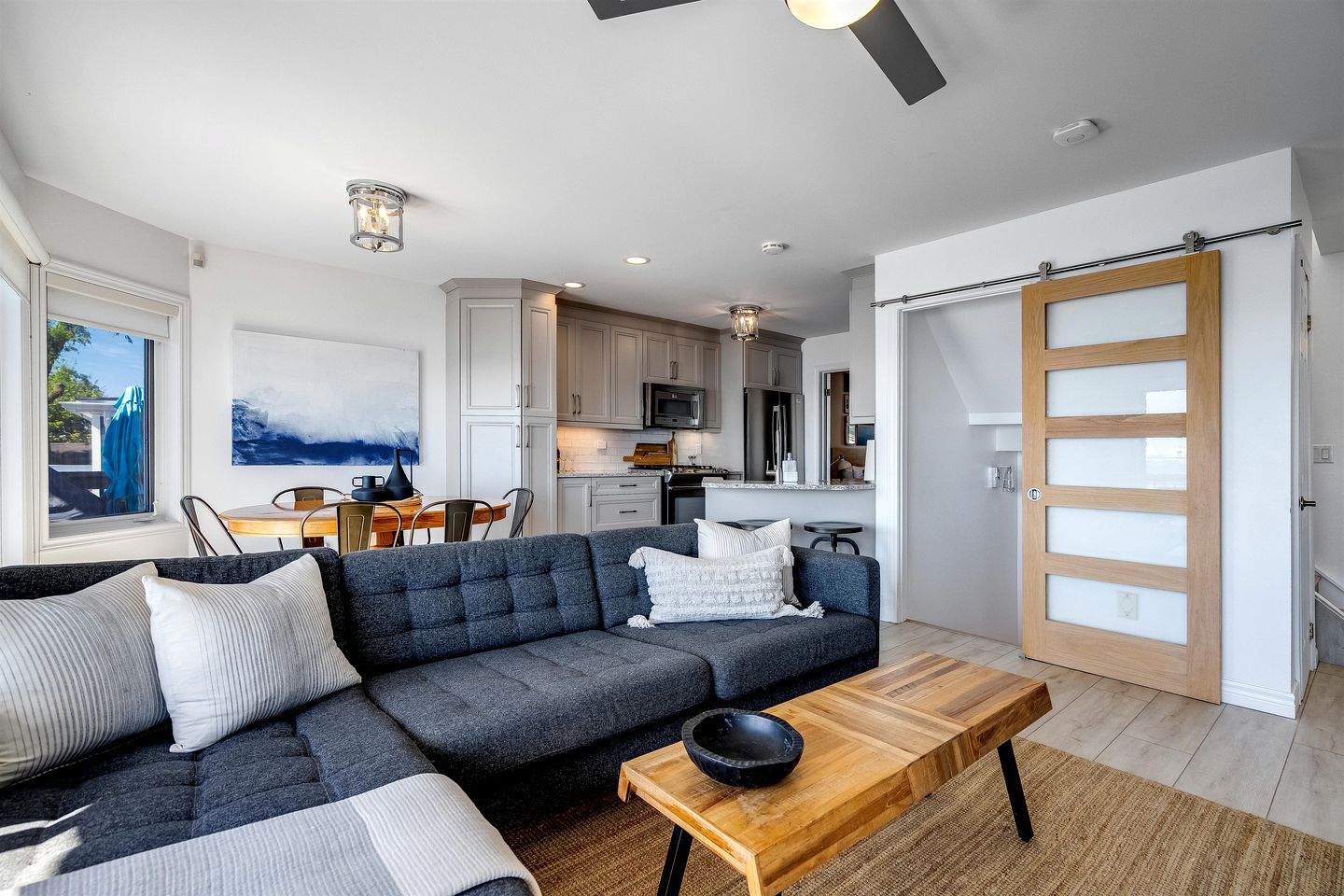 Beachfront Cottage with Stunning Sights in Leamington, Ontario