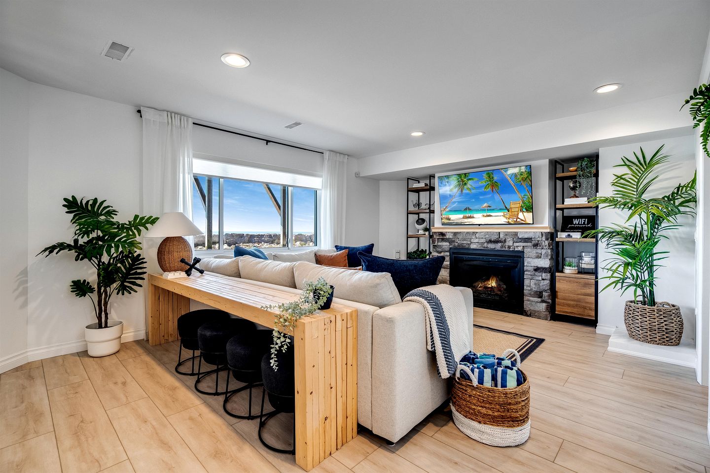 Beachfront Cottage with Stunning Sights in Leamington, Ontario