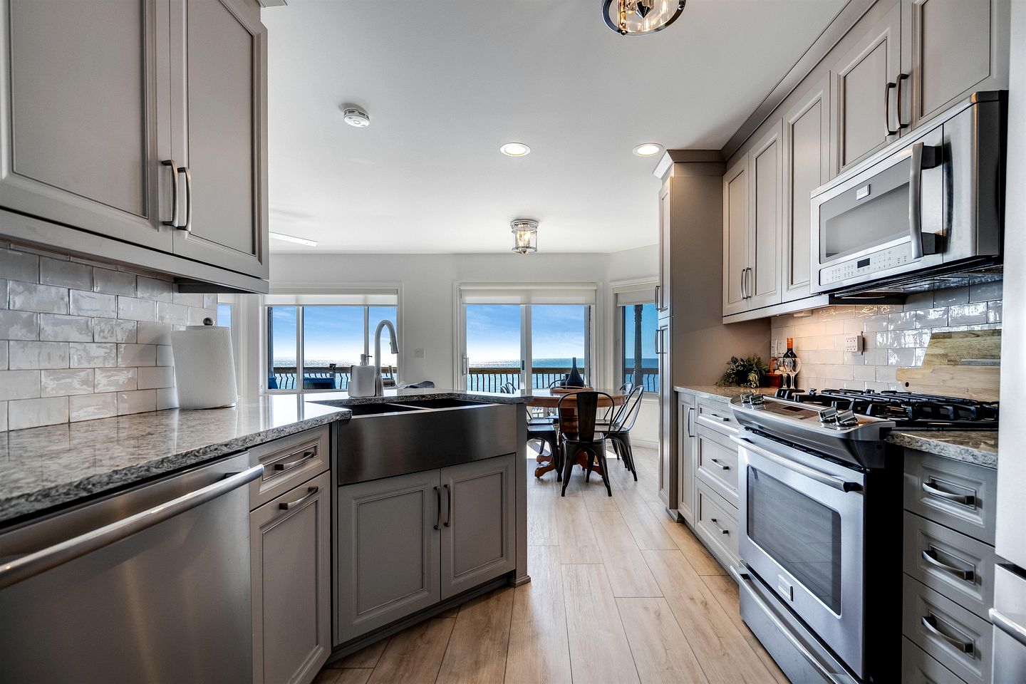 Beachfront Cottage with Stunning Sights in Leamington, Ontario