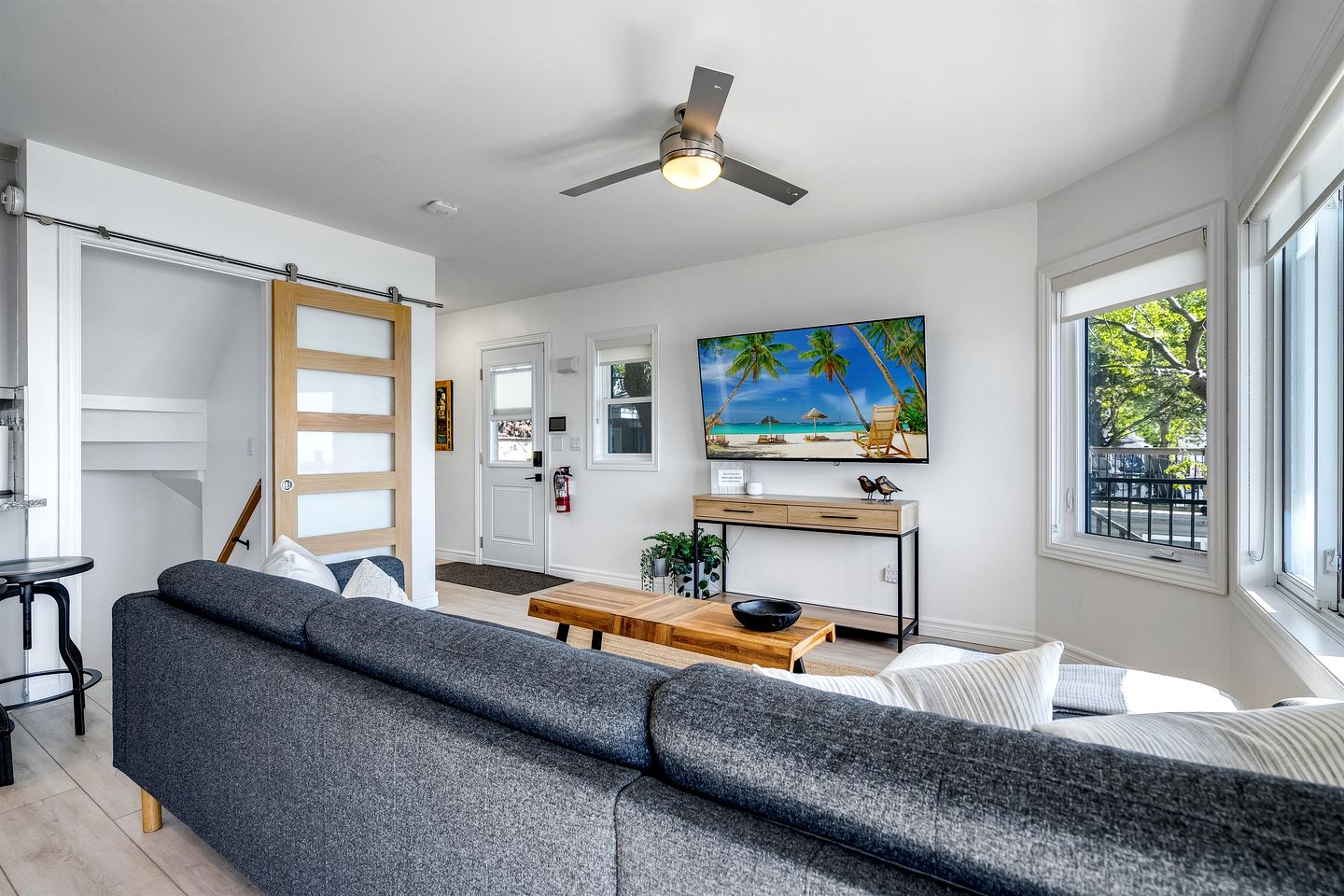 Beachfront Cottage with Stunning Sights in Leamington, Ontario