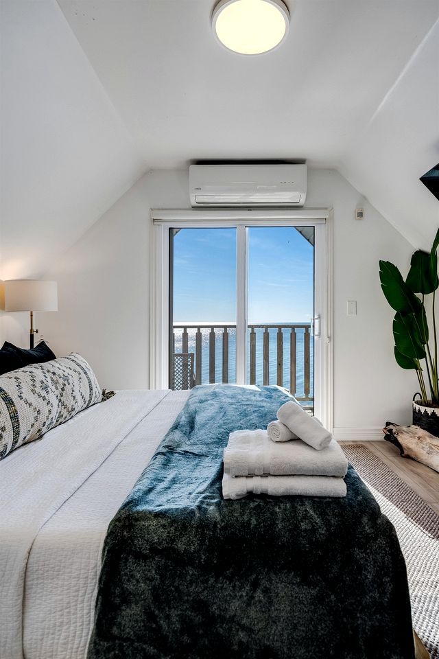 Beachfront Cottage with Stunning Sights in Leamington, Ontario