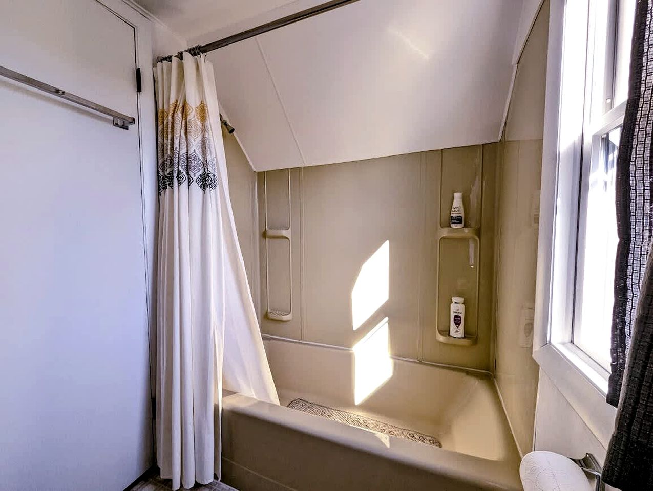 Cozy Waterfront Cottage with Private Beach and Fire Pit Near Gouldsboro, Maine