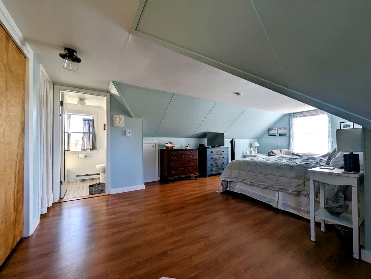 Cozy Waterfront Cottage with Private Beach and Fire Pit Near Gouldsboro, Maine