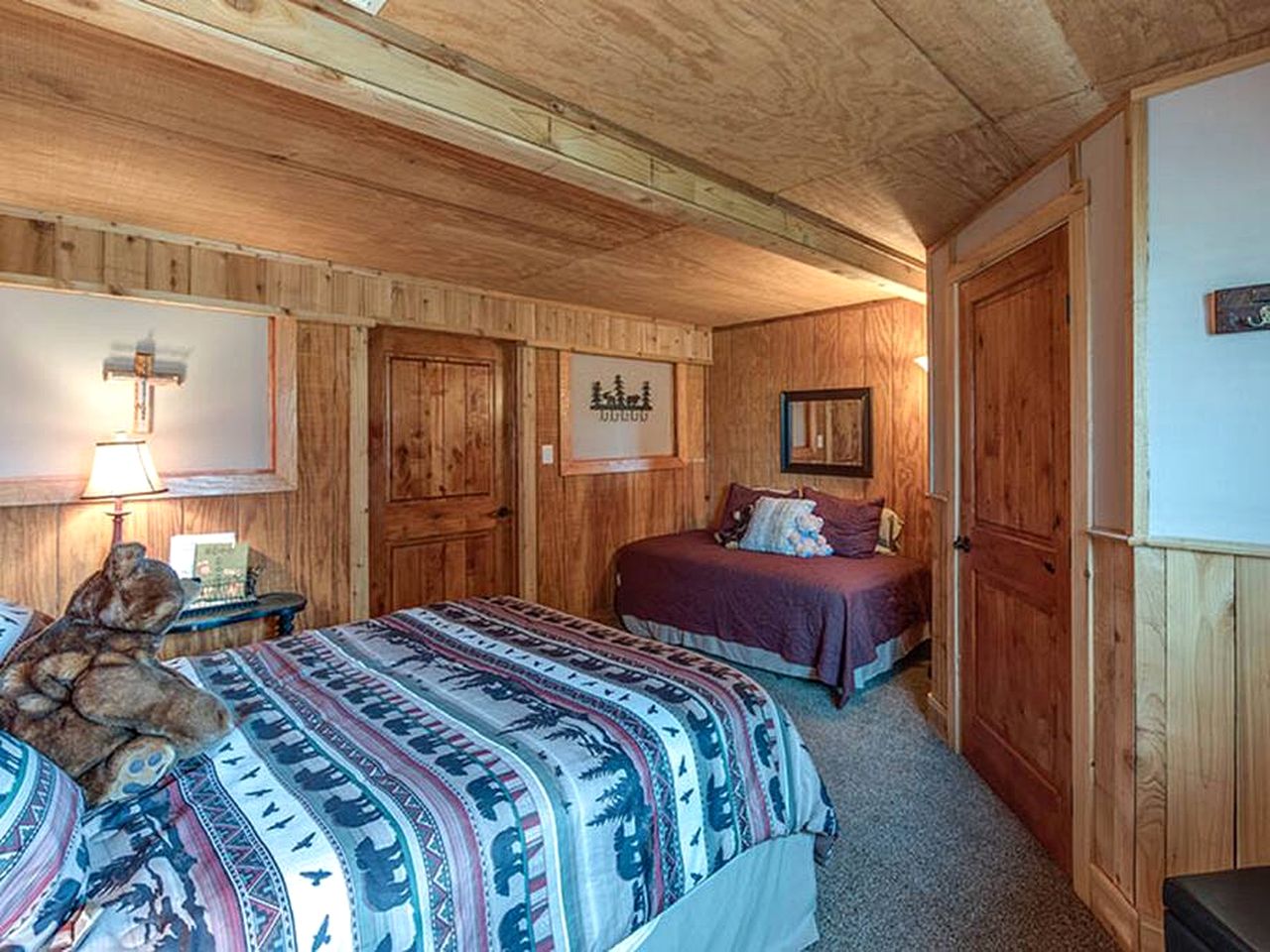 Brilliant Wooden Cabin in Round Top, Texas