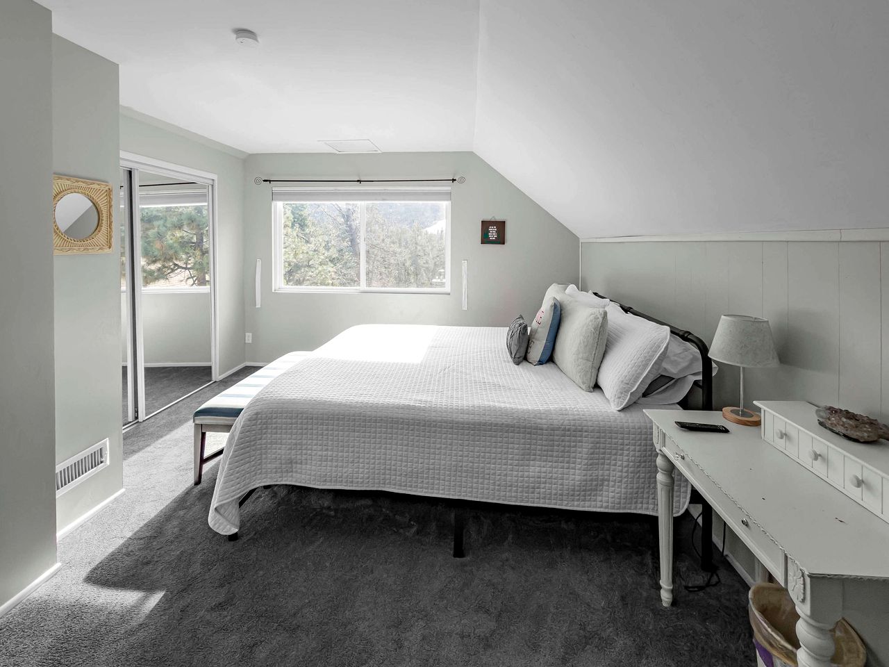 Relaxing Nature-Inspired Retreat with Cozy Lounge in Big Bear, California