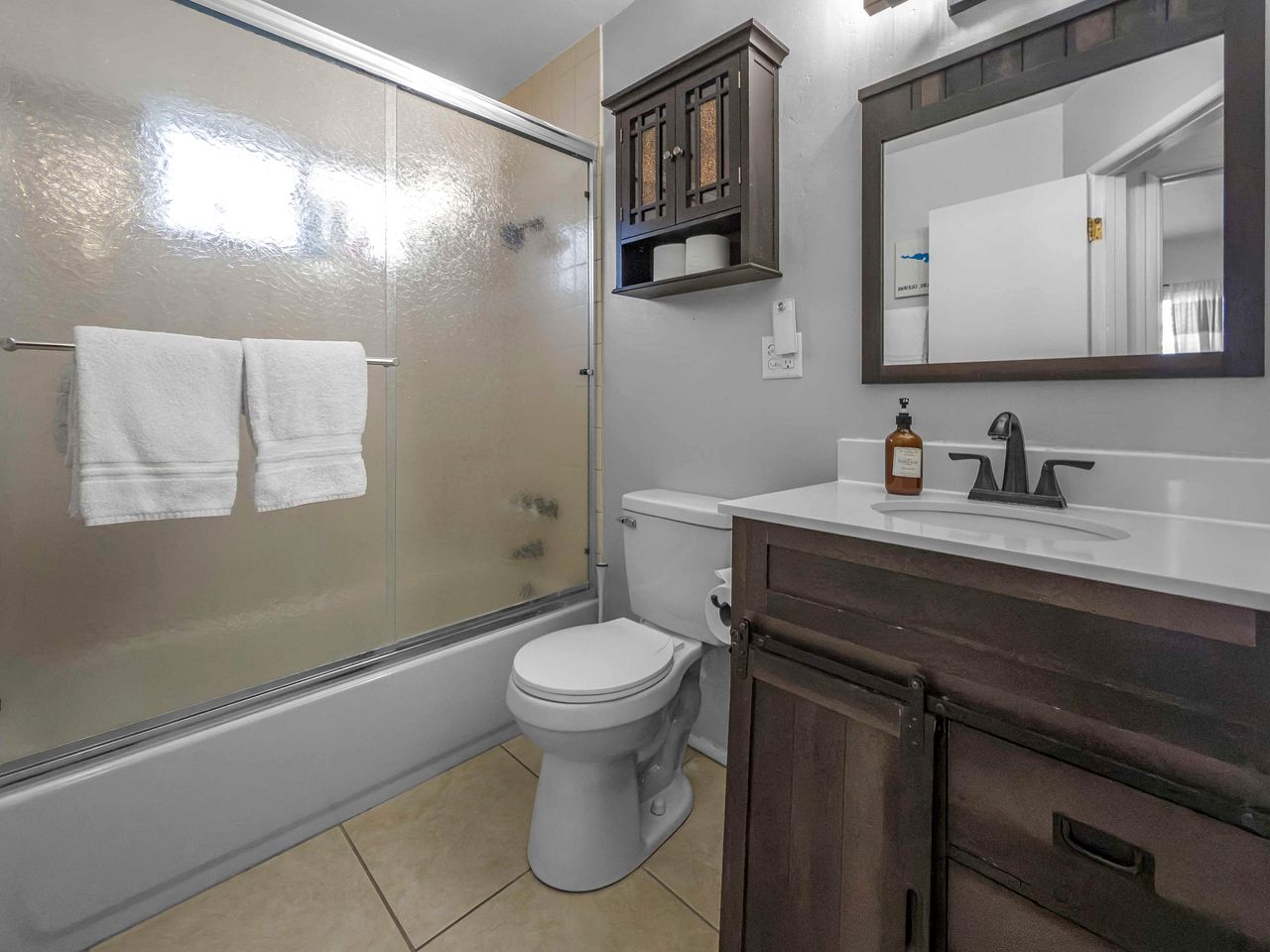 Relaxing Nature-Inspired Retreat with Cozy Lounge in Big Bear, California