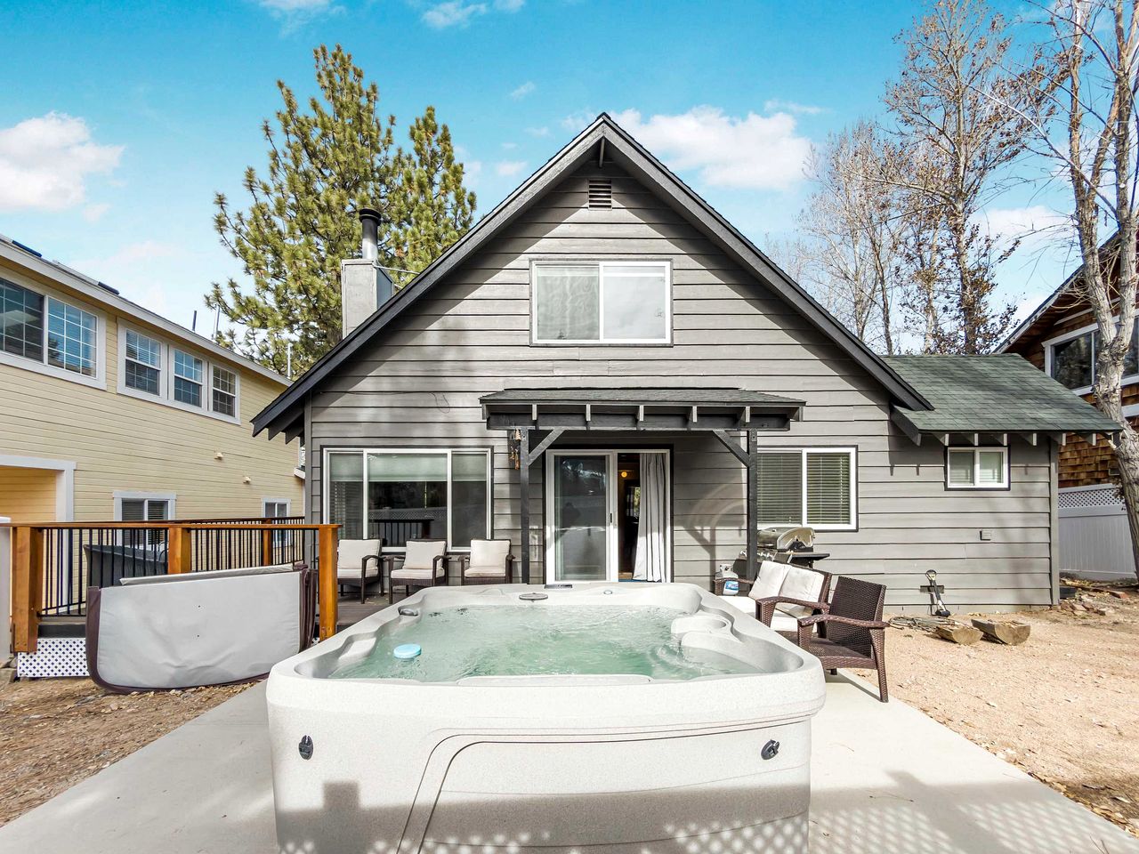 Relaxing Nature-Inspired Retreat with Cozy Lounge in Big Bear, California