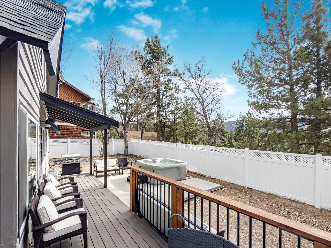 Relaxing Nature-Inspired Retreat with Cozy Lounge in Big Bear, California