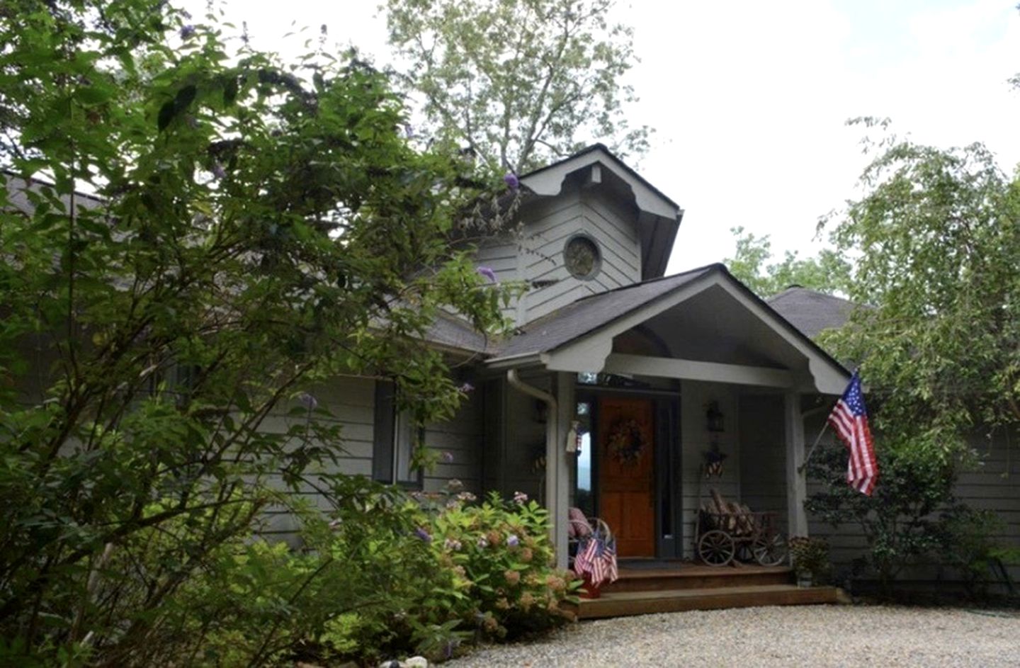 Amazing Cottage with Fire Pit and Hot-tub in Lake Santeetlah, North Carolina